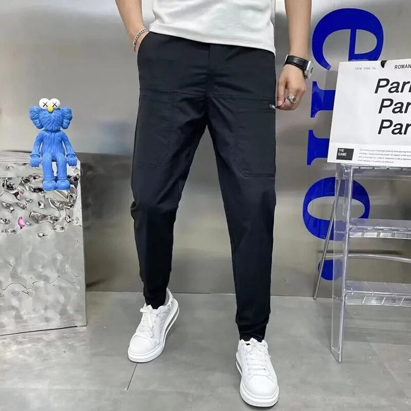 Stylish men's HARRI trousers with multiple pockets that offer the perfect combination of elegance and comfort.