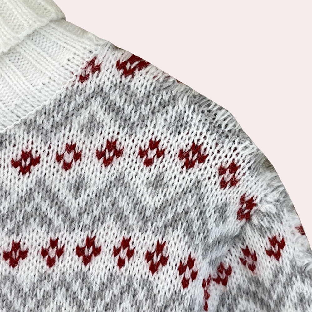 An elegant Christmas jumper for women with a touch of style
