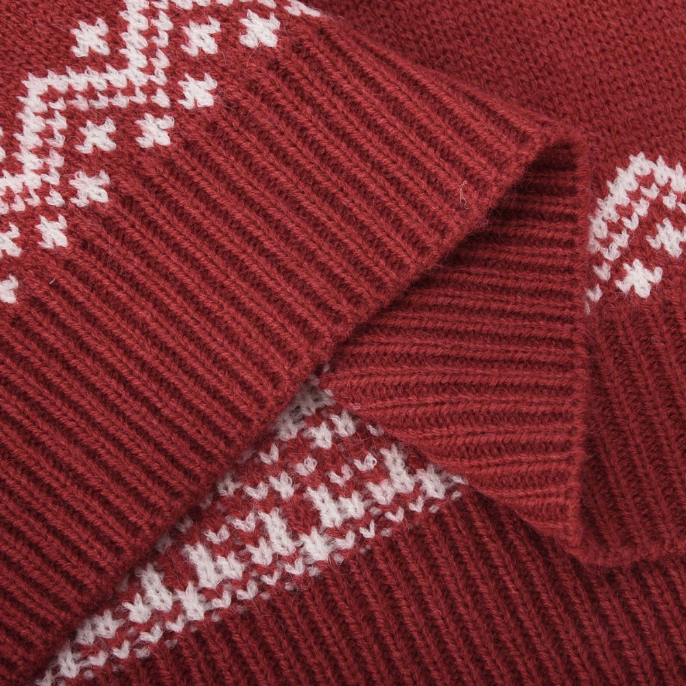 An elegant Christmas jumper for women with a touch of style