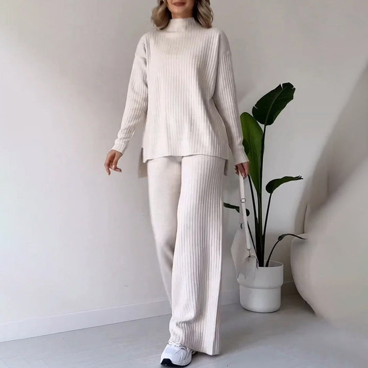 KEELEY - An elegant two-piece set, perfect for chic styling.
