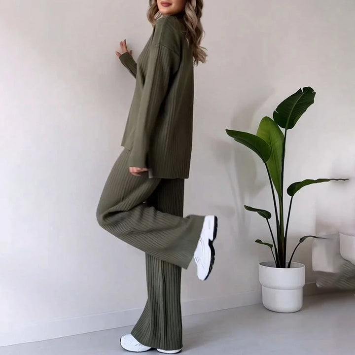 KEELEY - An elegant two-piece set, perfect for chic styling.