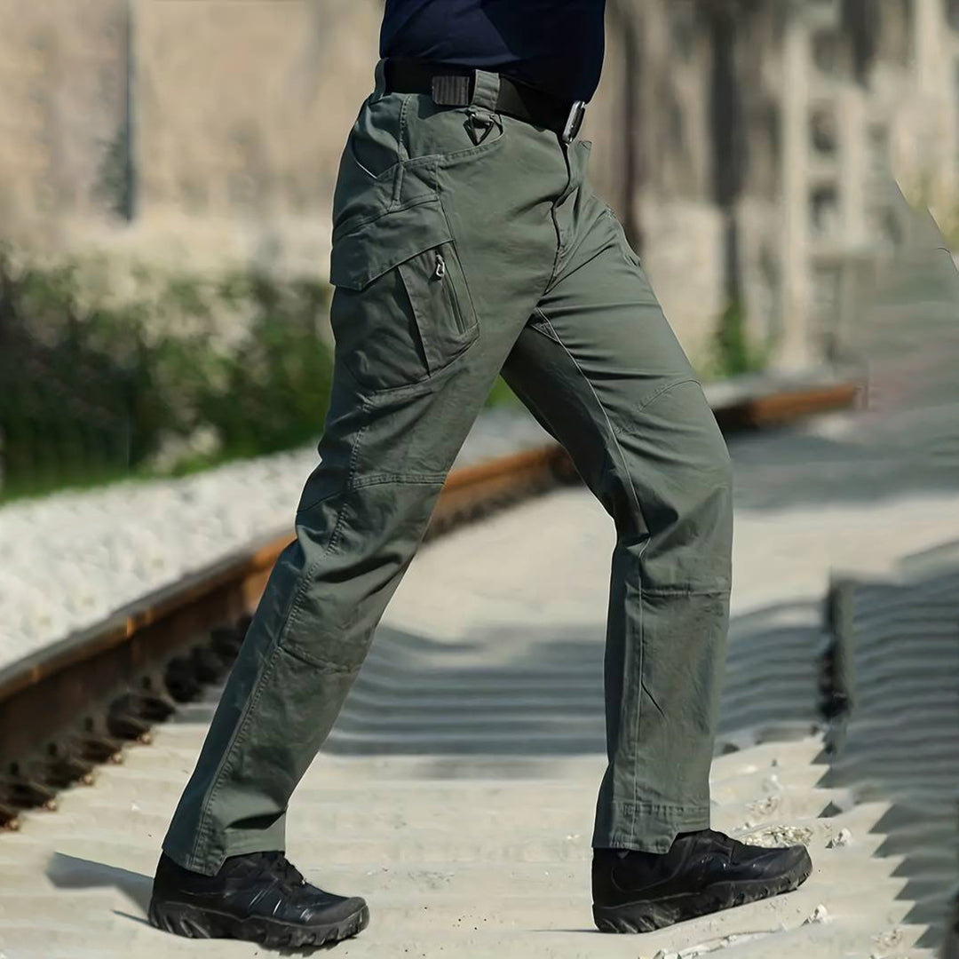 Stylish eco-friendly cargo trousers for the modern man - ELMER