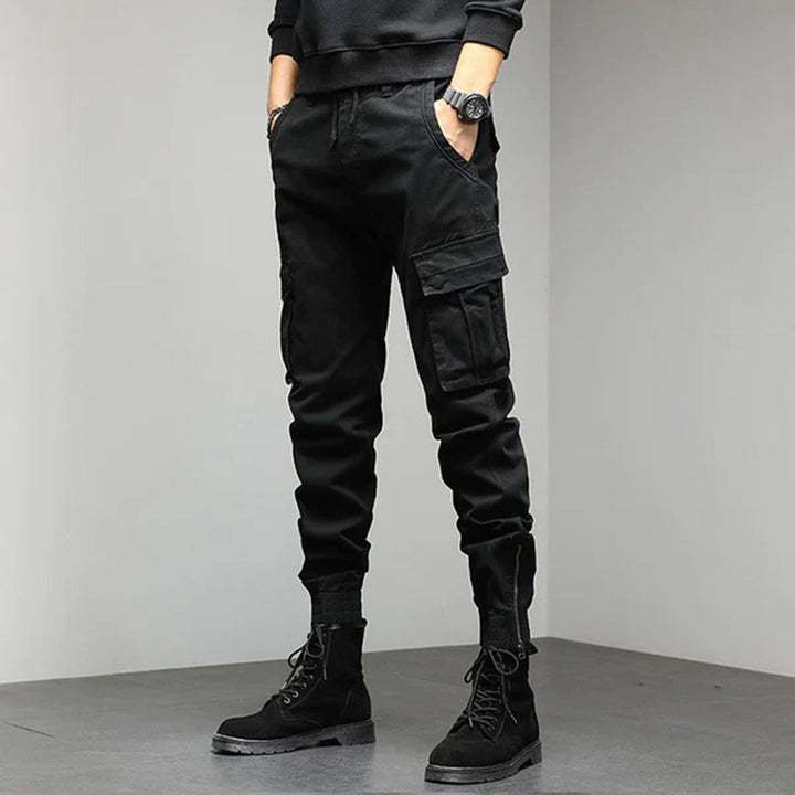 Discover the men's HARRY cargo trousers with 6 practical pockets - the perfect combination of style and functionality!
