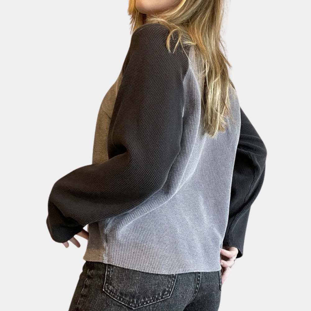 The Brigid long-sleeved T-shirt: classic elegance perfect for every moment!