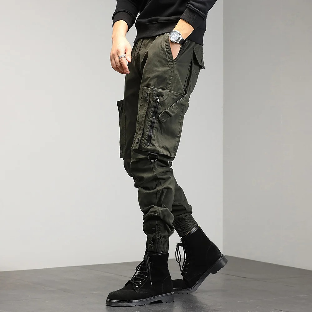 Stylish and extremely comfortable LIAS cargo trousers - the perfect choice for any occasion!