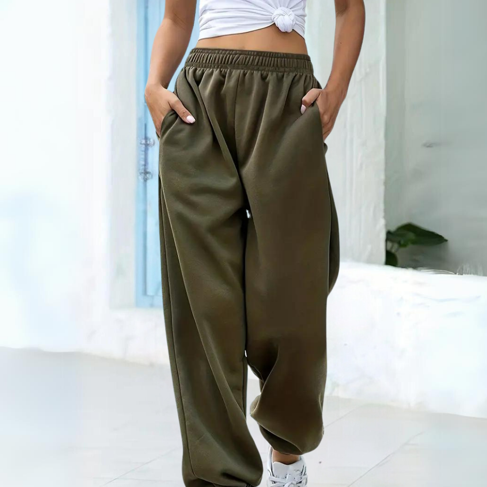 Elegant women's sweatpants ideal for everyday, comfortable styling