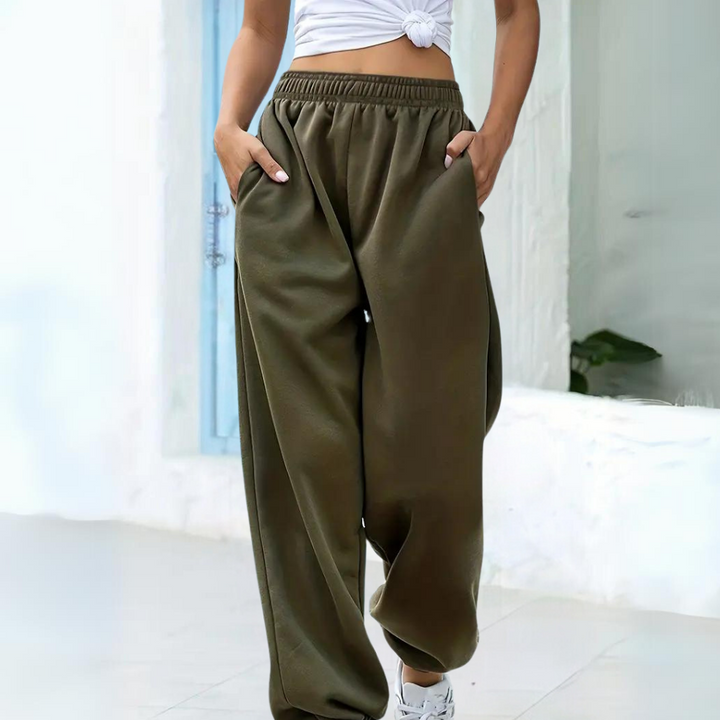 Elegant women's sweatpants ideal for everyday, comfortable styling