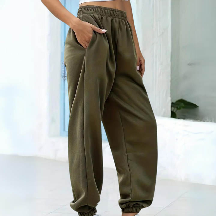 Elegant women's sweatpants ideal for everyday, comfortable styling
