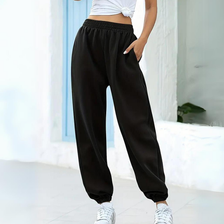 Elegant women's sweatpants ideal for everyday, comfortable styling