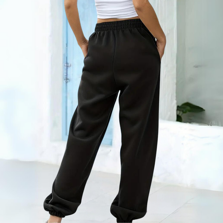 Elegant women's sweatpants ideal for everyday, comfortable styling
