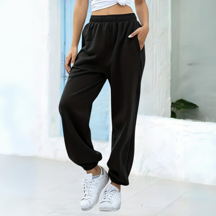 Elegant women's sweatpants ideal for everyday, comfortable styling