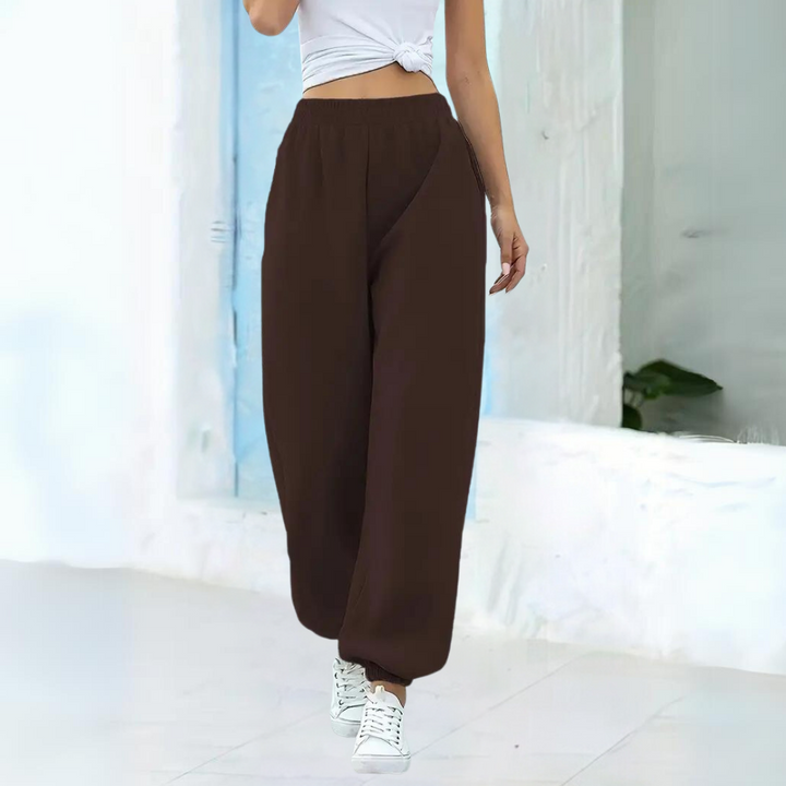 Elegant women's sweatpants ideal for everyday, comfortable styling
