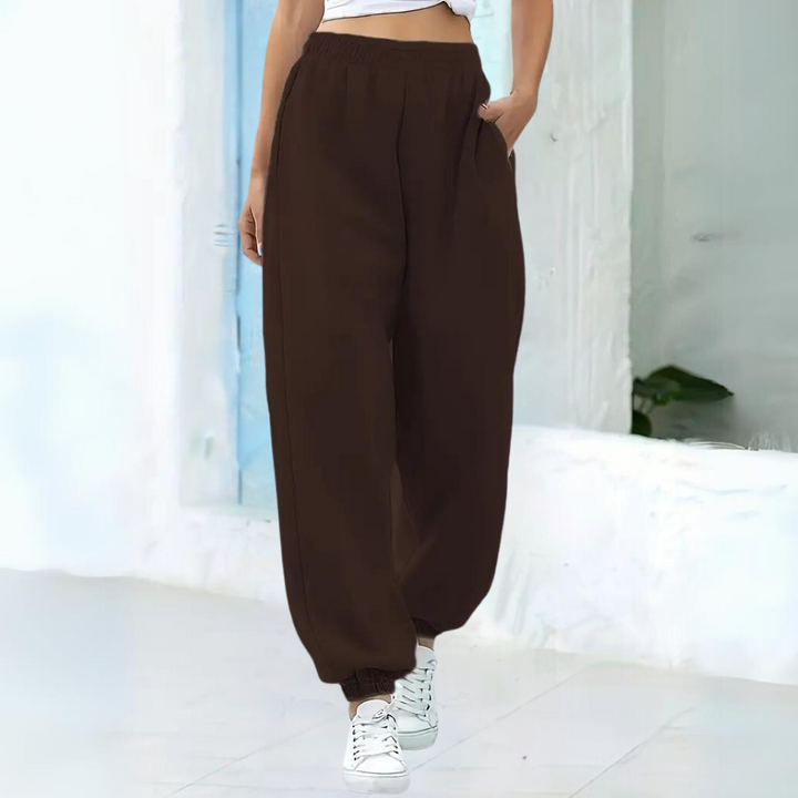Elegant women's sweatpants ideal for everyday, comfortable styling