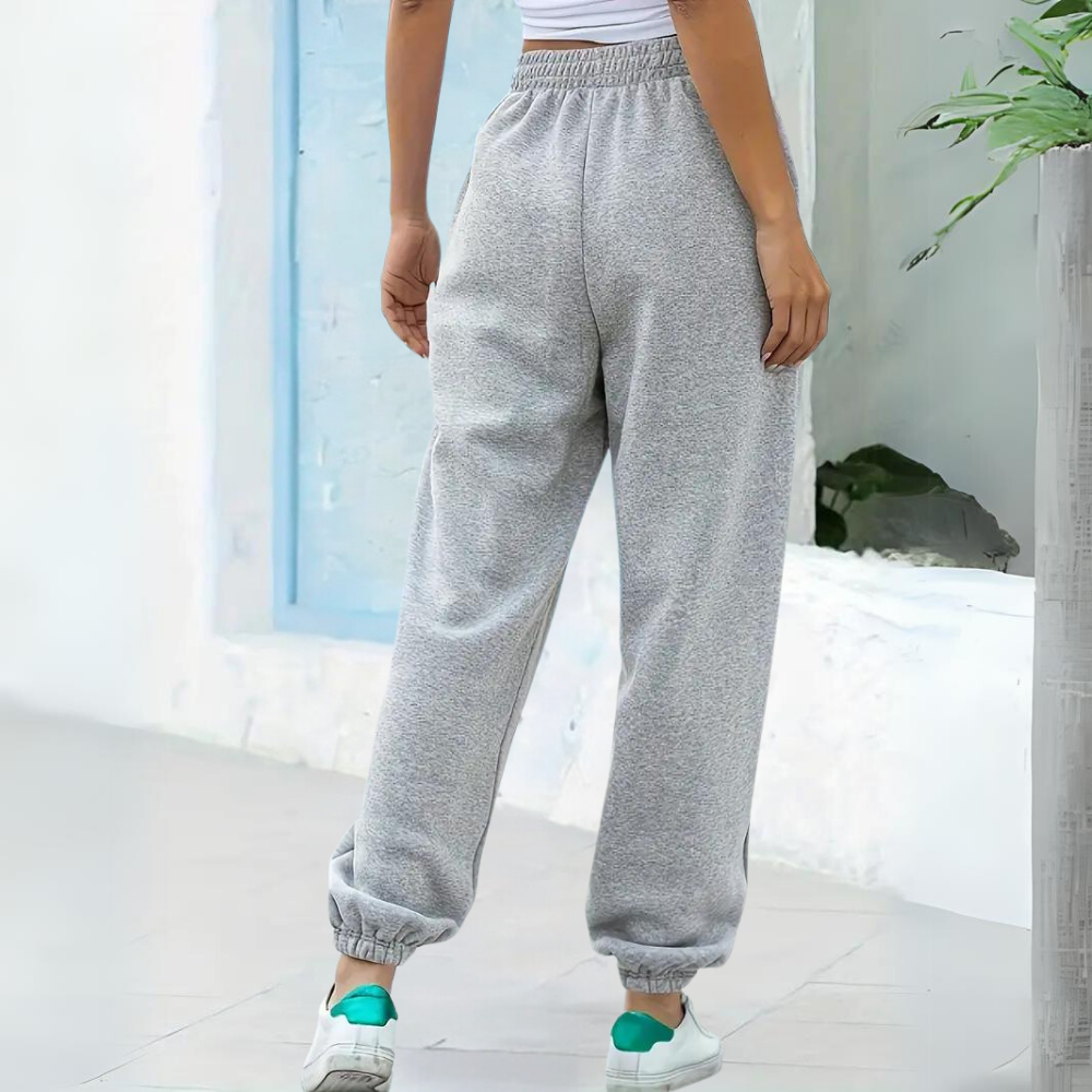 Elegant women's sweatpants ideal for everyday, comfortable styling