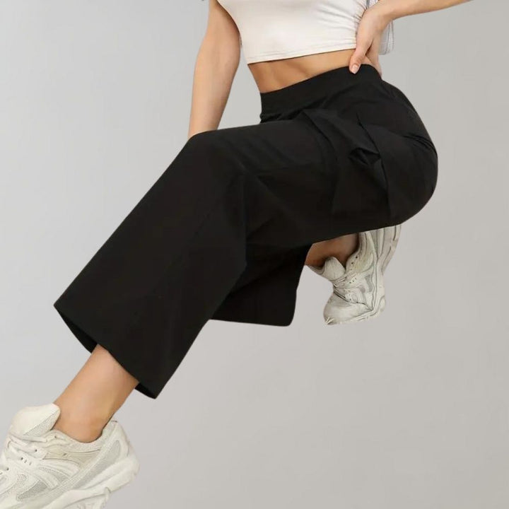 Stylish Marja cargo trousers for women with functional slip pockets