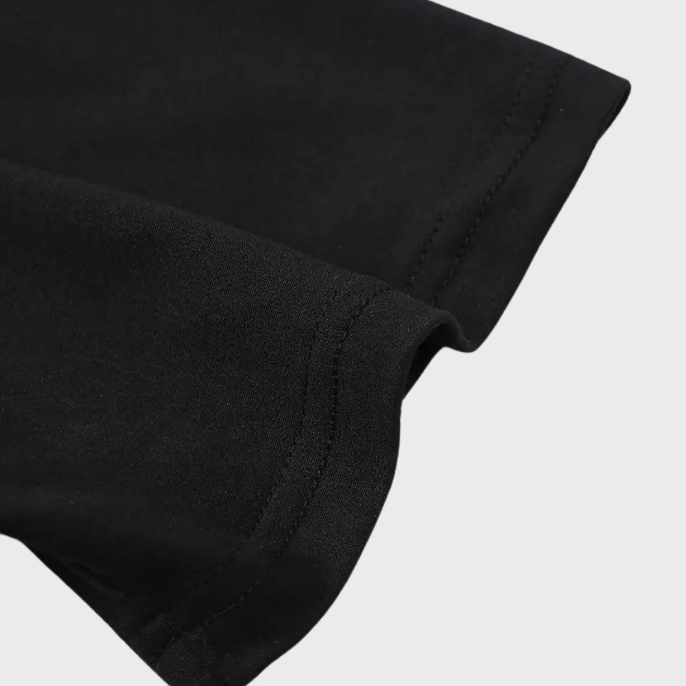 Stylish men's T-shirt with round neckline in a relaxed fit