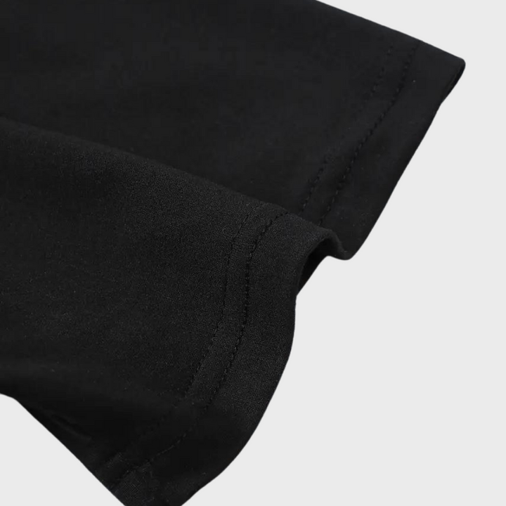 Stylish men's T-shirt with round neckline in a relaxed fit