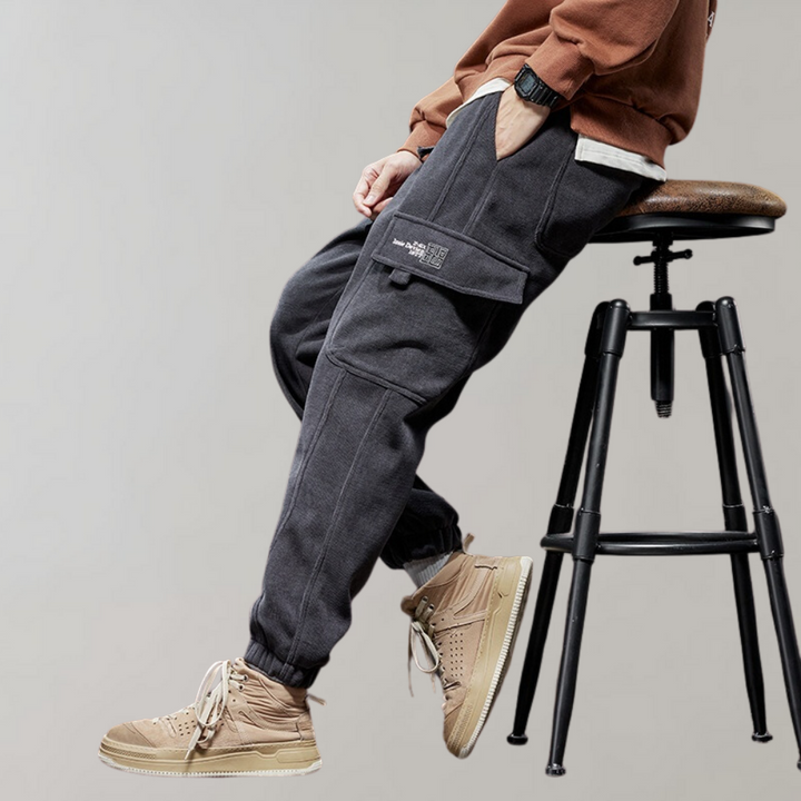 Men's Cargo Osvald trousers in corduroy - a combination of elegance and comfort for everyday wear!