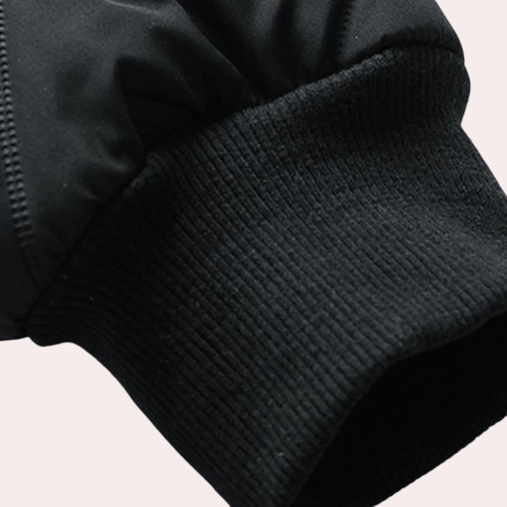 Frederik - a smart men's sports windbreaker that combines style and comfort
