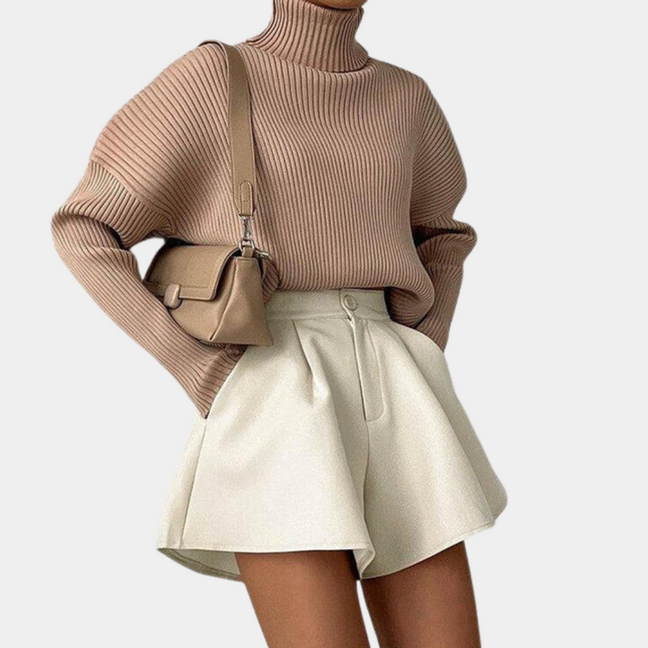 Khuja - Elegant women's shorts for every occasion
