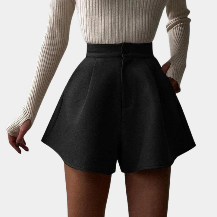 Khuja - Elegant women's shorts for every occasion