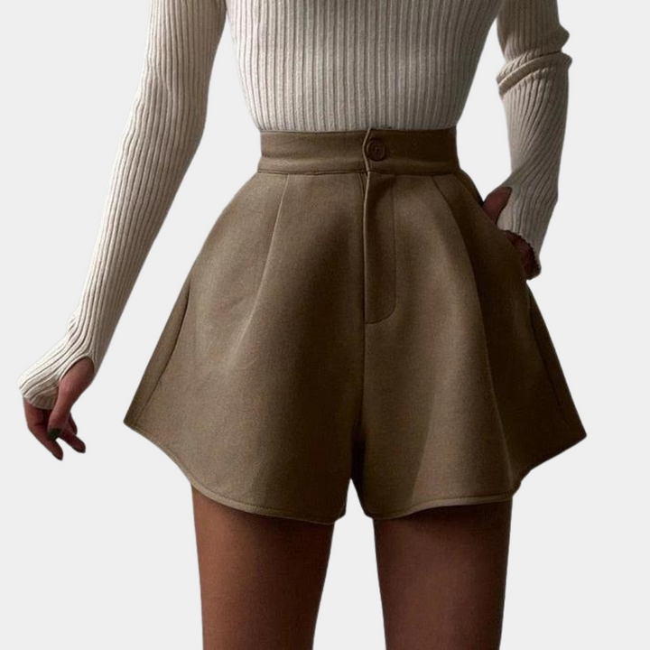 Khuja - Elegant women's shorts for every occasion