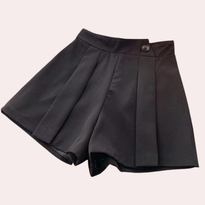 Klaras - Stylish women's shorts with loose, airy legs for summer