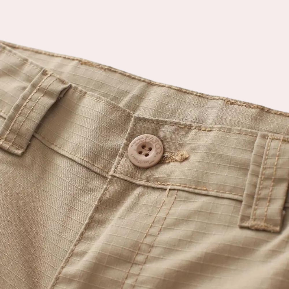 Nicolo's stylish cargo trousers: a must-have for the elegant man!