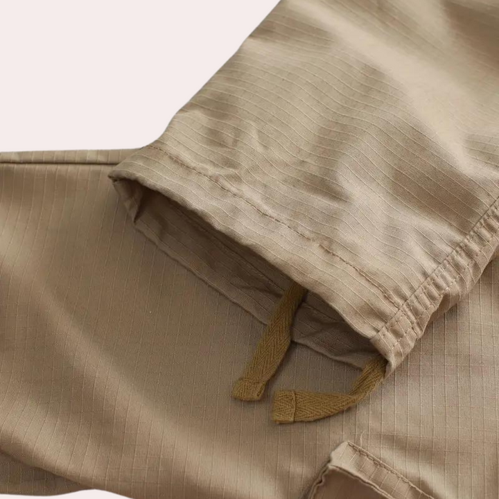 Nicolo's stylish cargo trousers: a must-have for the elegant man!