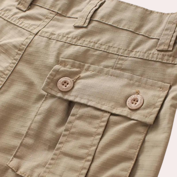 Nicolo's stylish cargo trousers: a must-have for the elegant man!