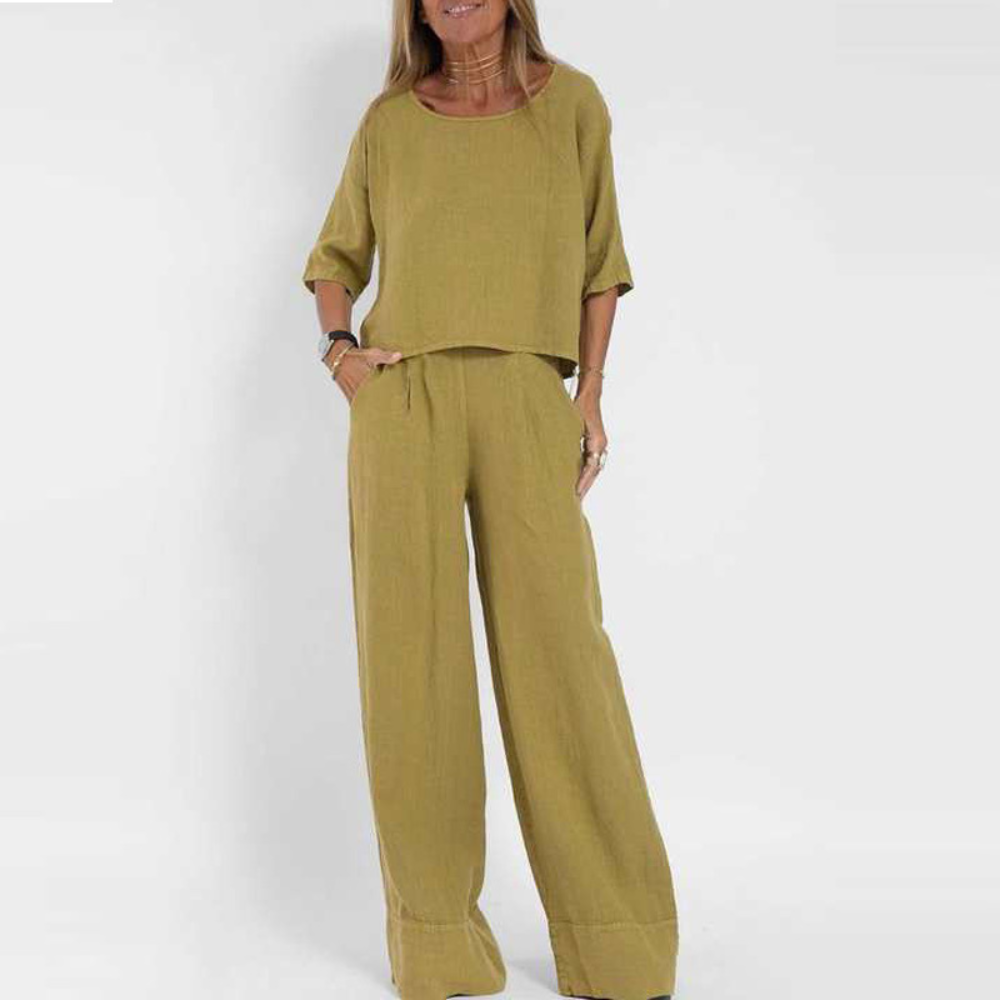 Stylish and comfortable two-piece set for women - softness and elegance in one