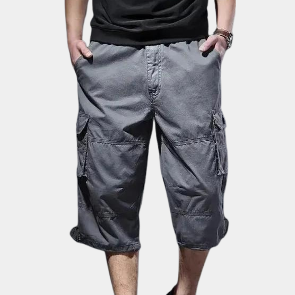 Ilario - Elegant three-quarter trousers for the modern man, the perfect combination of comfort and style.