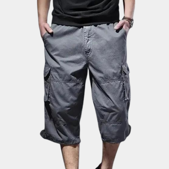 Ilario - Elegant three-quarter trousers for the modern man, the perfect combination of comfort and style.
