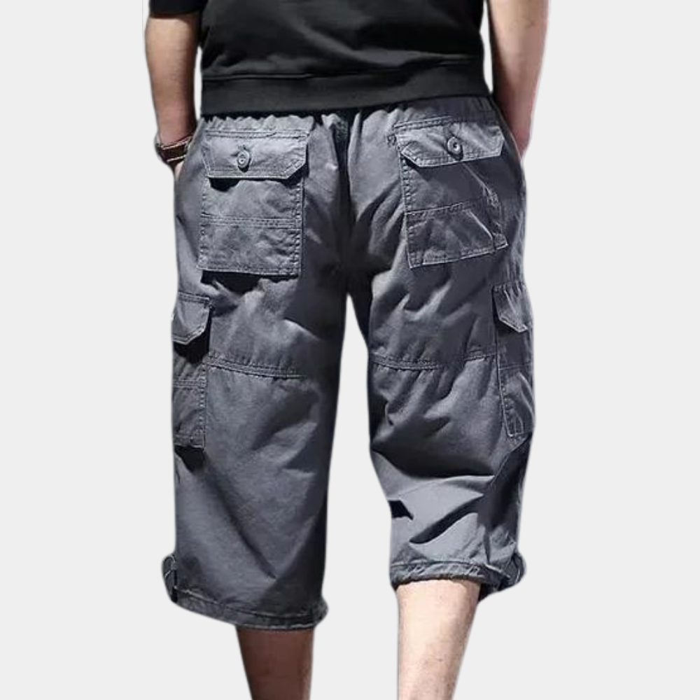 Ilario - Elegant three-quarter trousers for the modern man, the perfect combination of comfort and style.