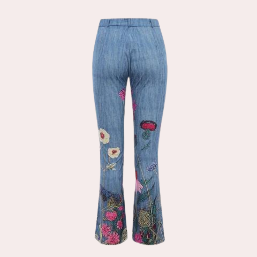 Rosmunda - Stylish women's jeans in on-trend flared cut with smart buttons