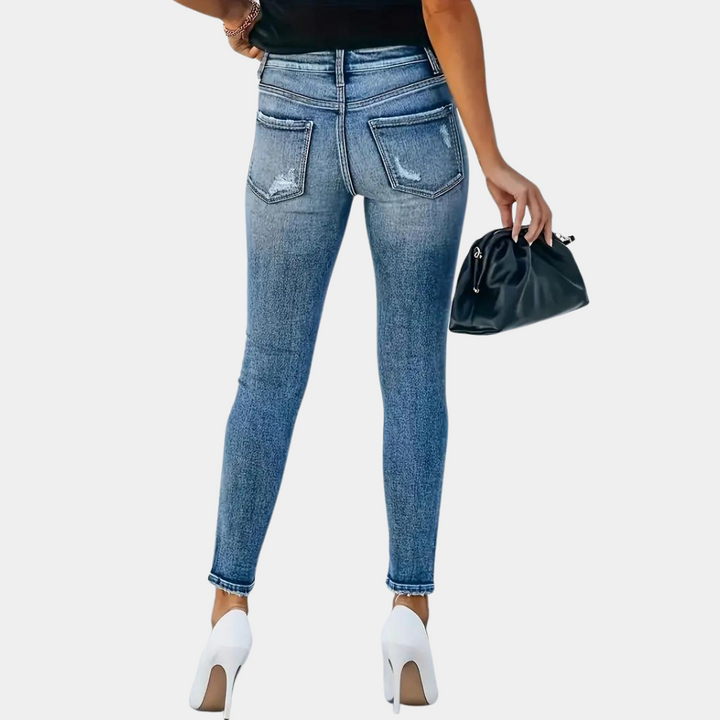 Stylish skinny jeans for women Ember with original buttons - perfect for any occasion!