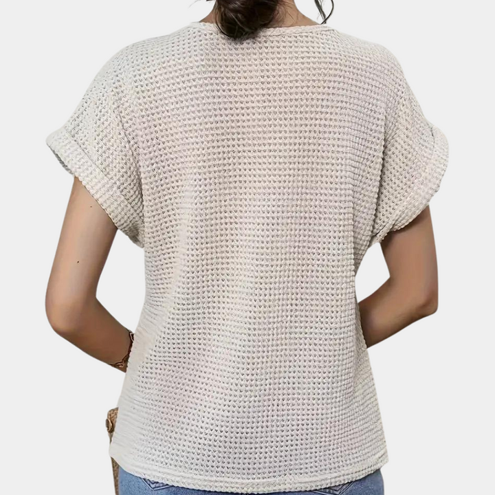 Lazda - Stylish round neck T-shirt in a classic design