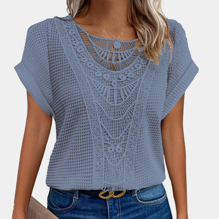 Lazda - Stylish round neck T-shirt in a classic design
