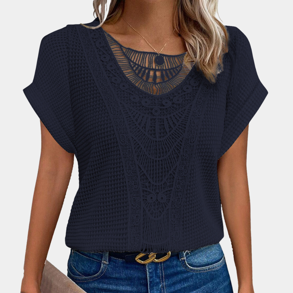 Lazda - Stylish round neck T-shirt in a classic design