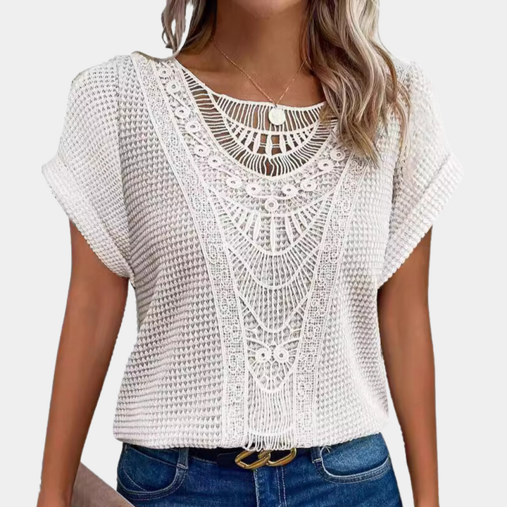 Lazda - Stylish round neck T-shirt in a classic design