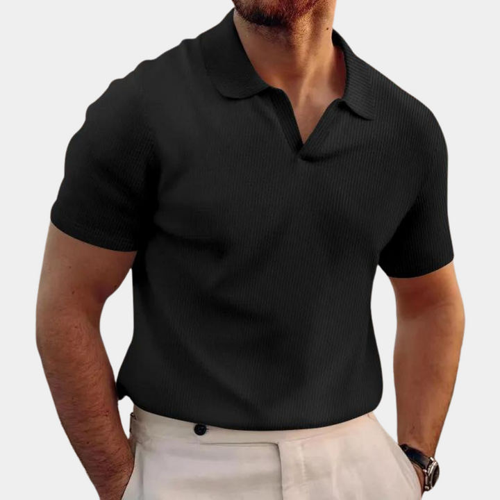 Elegant men's shirt: stylish pointed neckline and exclusive lapels for a modern look