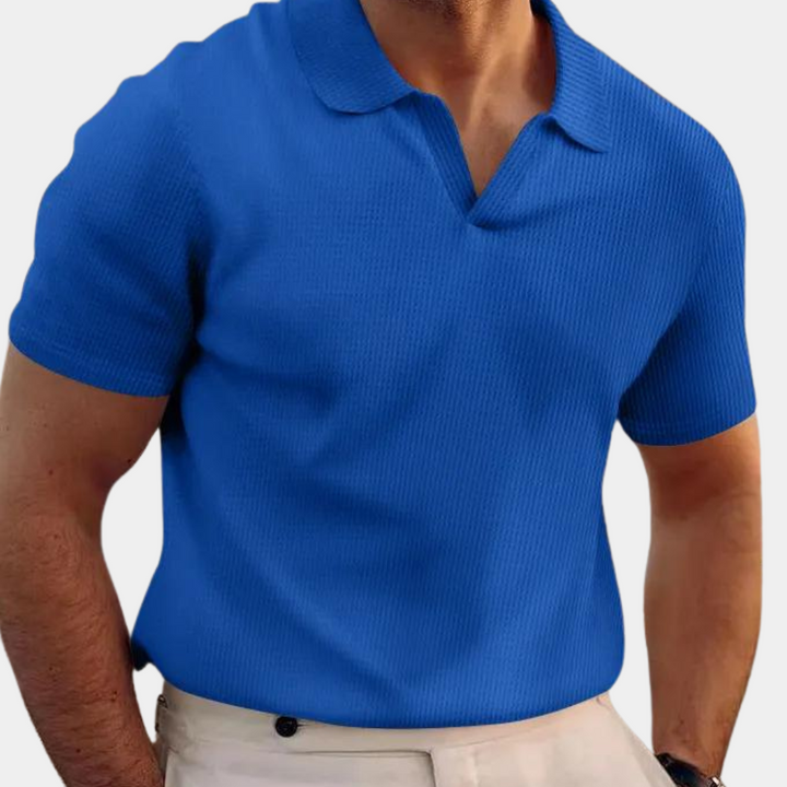 Elegant men's shirt: stylish pointed neckline and exclusive lapels for a modern look