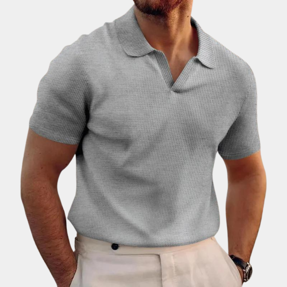 Elegant men's shirt: stylish pointed neckline and exclusive lapels for a modern look