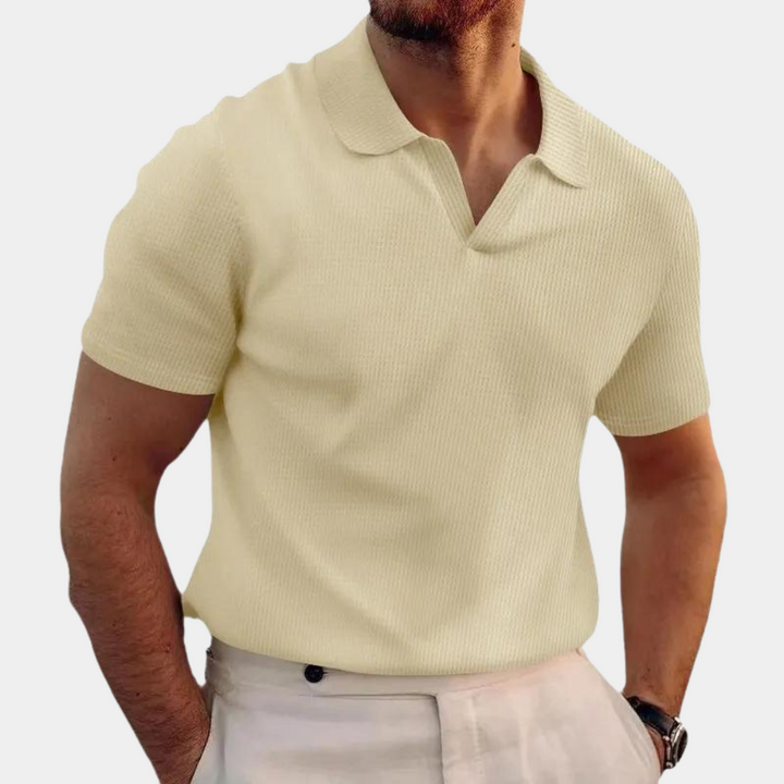 Elegant men's shirt: stylish pointed neckline and exclusive lapels for a modern look