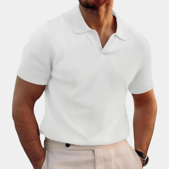 Elegant men's shirt: stylish pointed neckline and exclusive lapels for a modern look