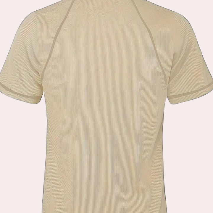 A stylish and airy short-sleeved T-shirt for men - perfect for any occasion!