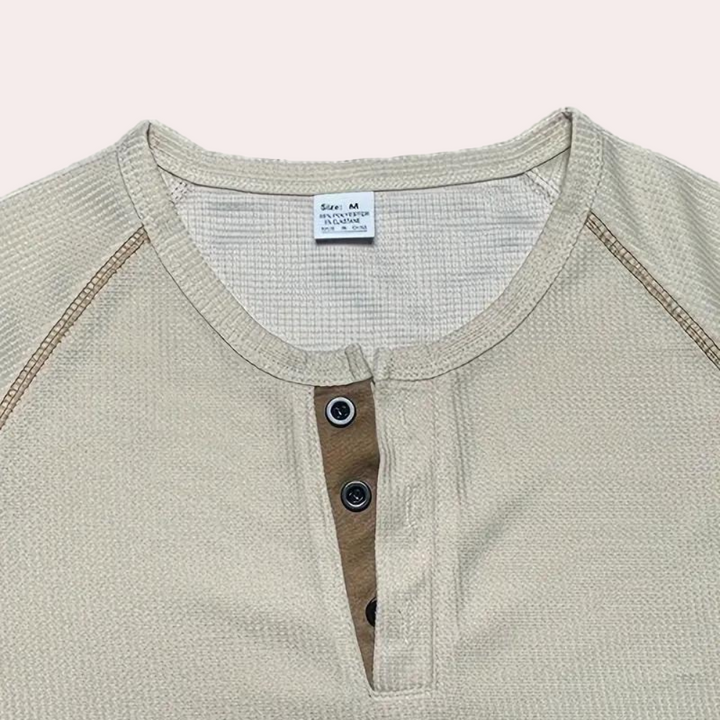 A stylish and airy short-sleeved T-shirt for men - perfect for any occasion!