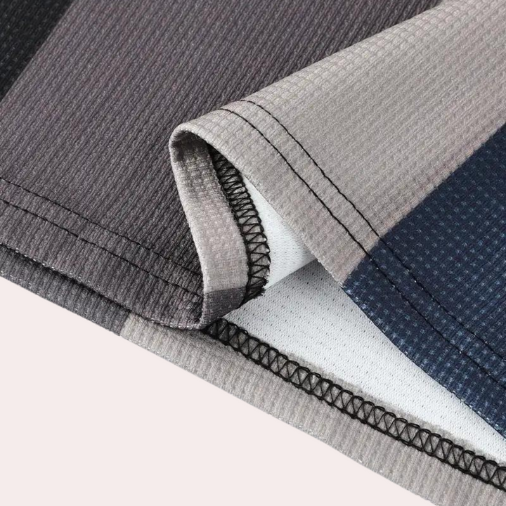 Elegant men's zip-up polo shirt: create the perfect combination of comfort and style!