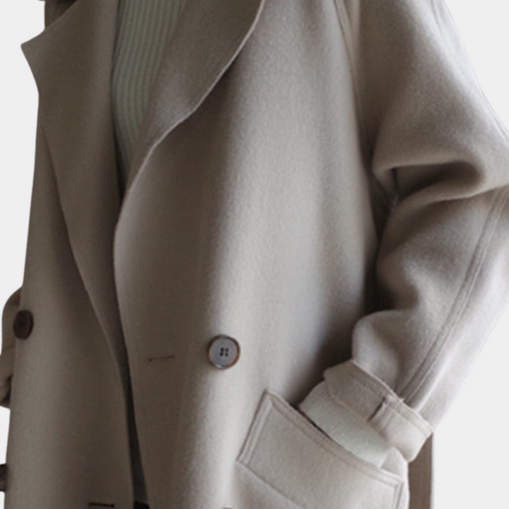 Elegant long women's coat that emphasises sophisticated style and elegance