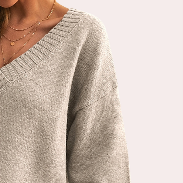 Elegant women's jumper with pointed neckline - the perfect choice for any occasion!